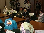 知事、産業労働部長と・・・