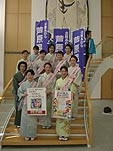 社屋1階階段にて・・・