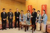 前田観光協会長と観光協会の皆さんと・・