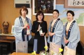 稲田政調会長にもお渡ししました。