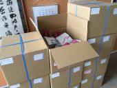 2000枚の紙袋の搬入