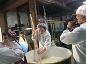 久保田酒造にて「女将」添え仕込み