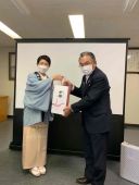 軽井沢町 柳沢副町長に「女将」を・・