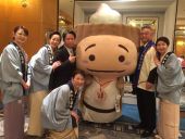 お見送りは湯めぐり権三くんと・・女将