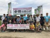 女将の田んぼで全員で・・