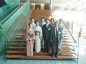 組閣後記念撮影される階段にて
