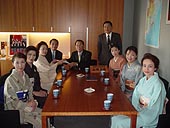 官邸にて山崎官房副長官と・・・