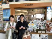 松島観光協会へ芦原小梅ちゃんを奉納